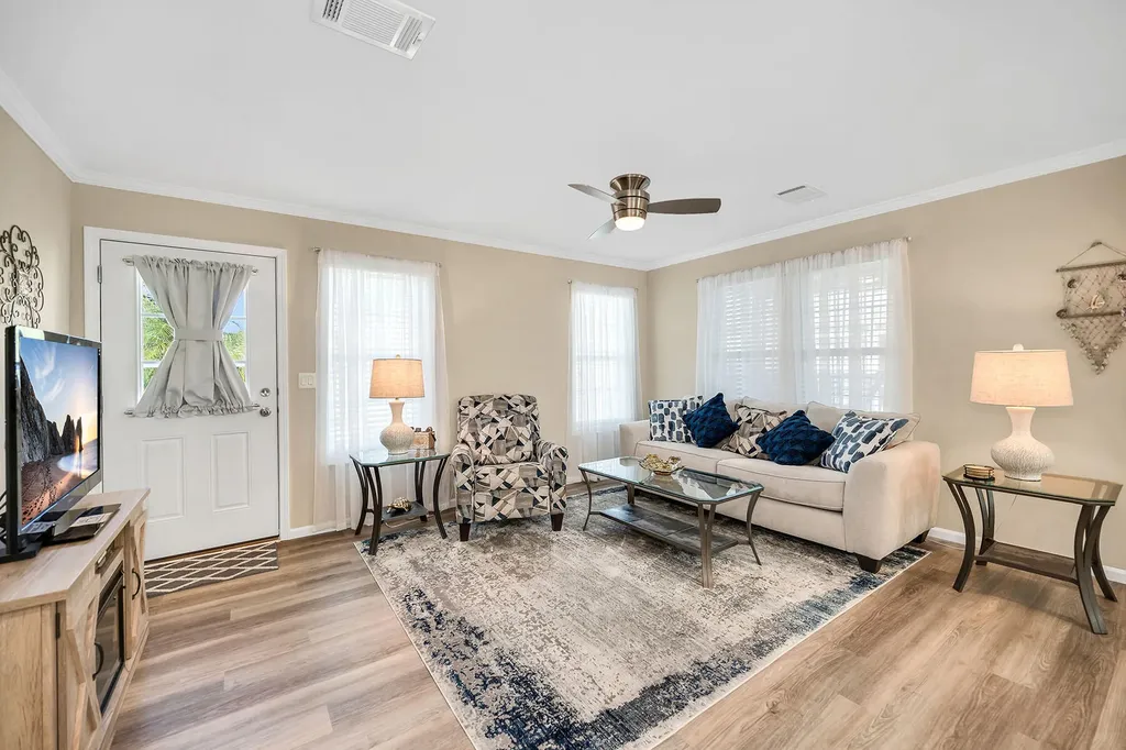 1113 Diamond Lake Circle Naples FL 34114