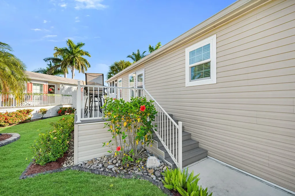 1113 Diamond Lake Circle Naples FL 34114