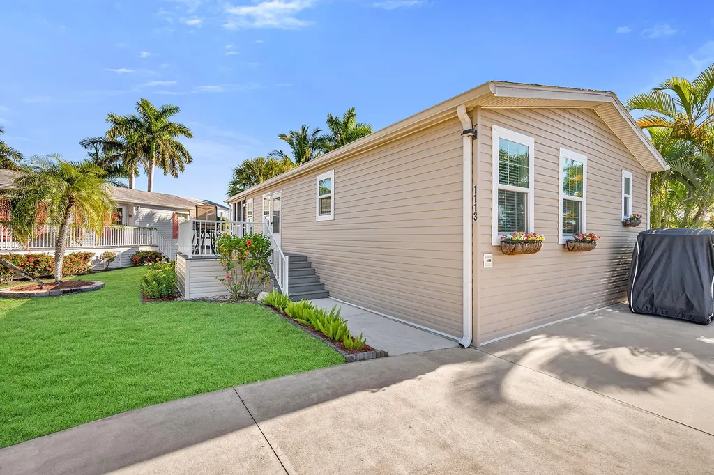 1113 Diamond Lake Circle Naples FL 34114