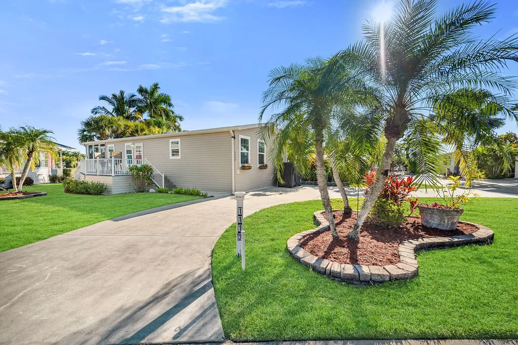 1113 Diamond Lake Circle Naples FL 34114