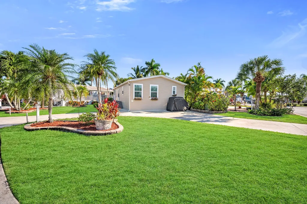 1113 Diamond Lake Circle Naples FL 34114