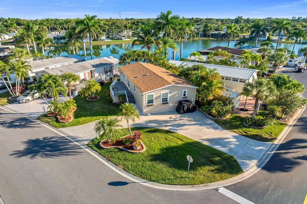 1113 Diamond Lake Circle Naples FL 34114