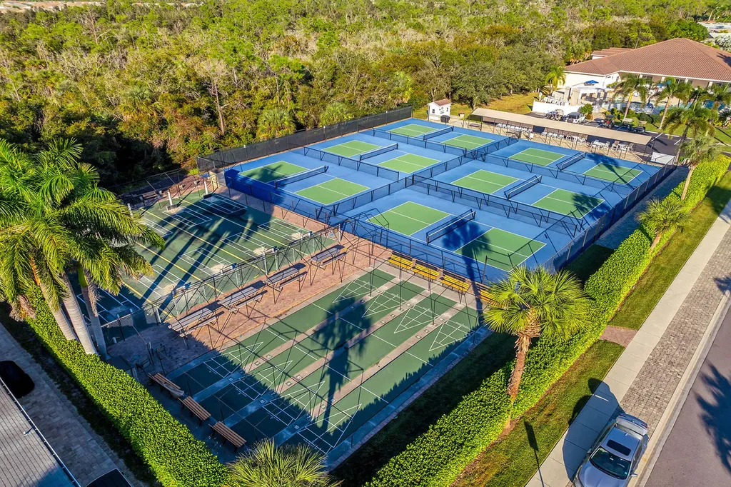 1113 Diamond Lake Circle Naples FL 34114