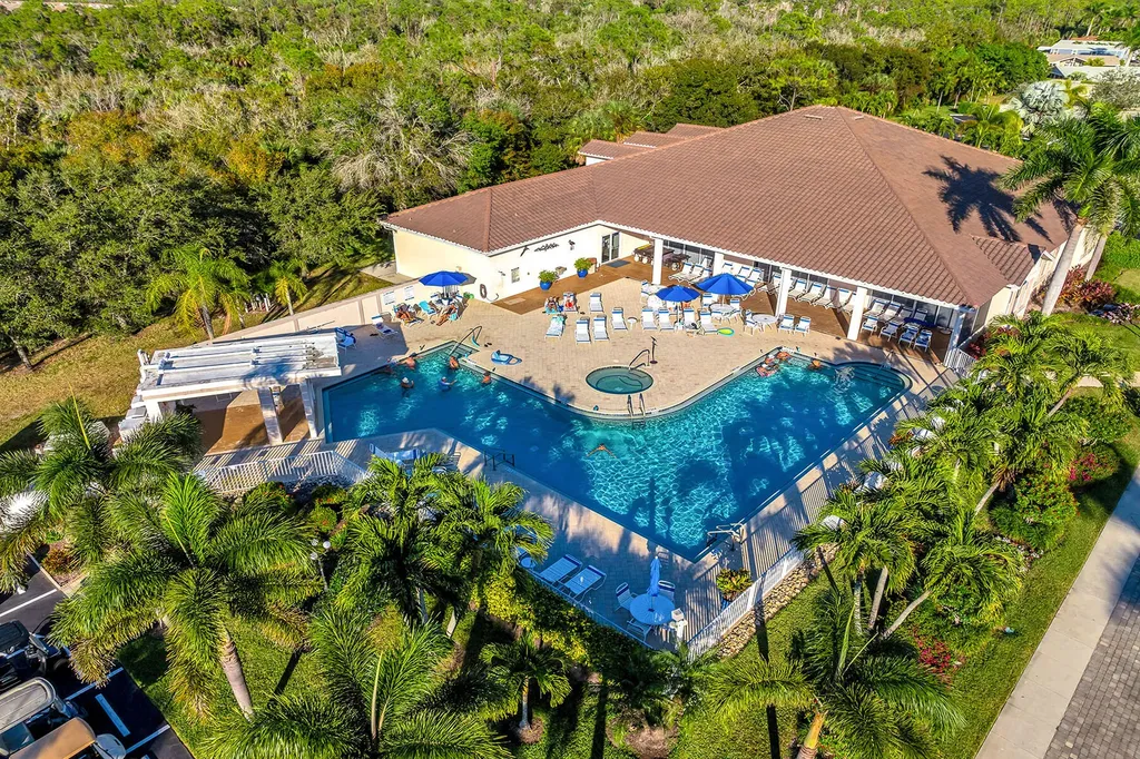 1113 Diamond Lake Circle Naples FL 34114