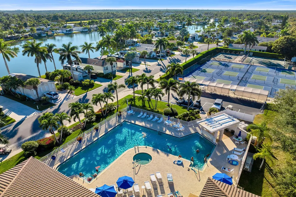 1113 Diamond Lake Circle Naples FL 34114