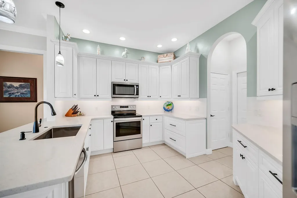 18031 Royal Tree Parkway Naples FL 34114