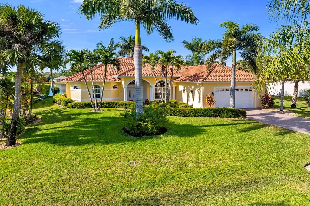 18031 Royal Tree Parkway Naples FL 34114