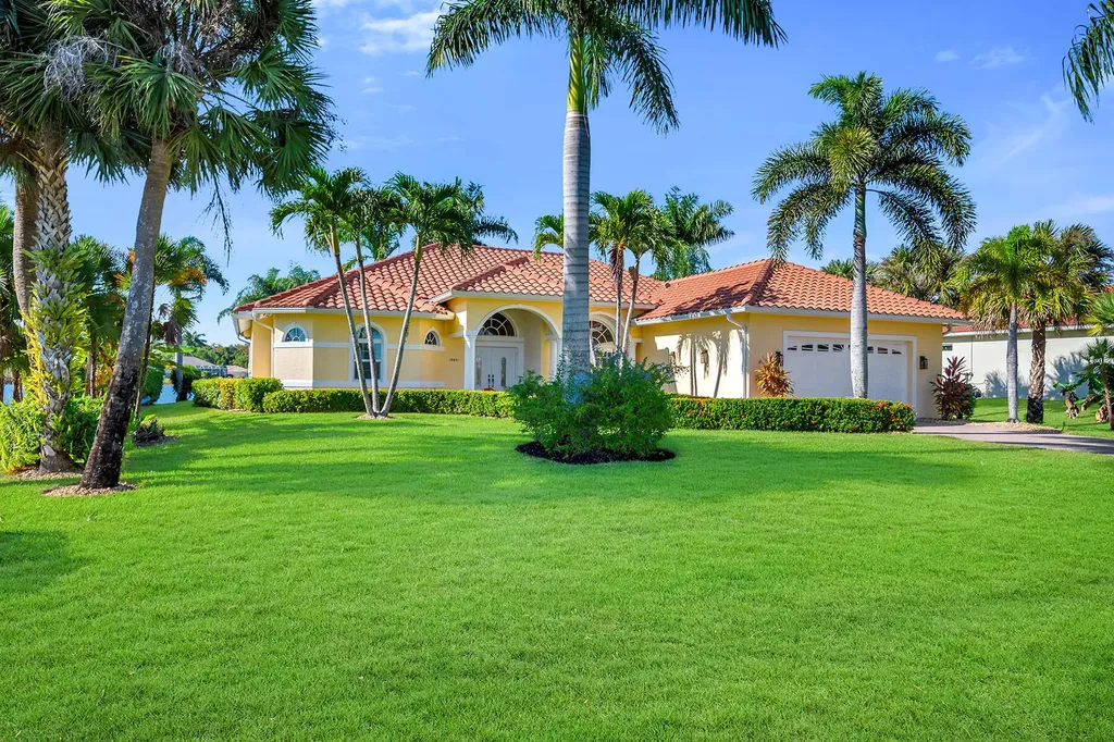 18031 Royal Tree Parkway Naples FL 34114