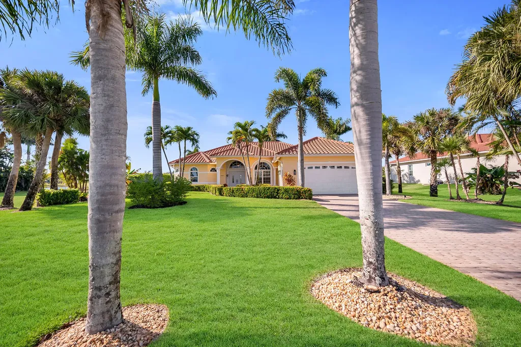 18031 Royal Tree Parkway Naples FL 34114