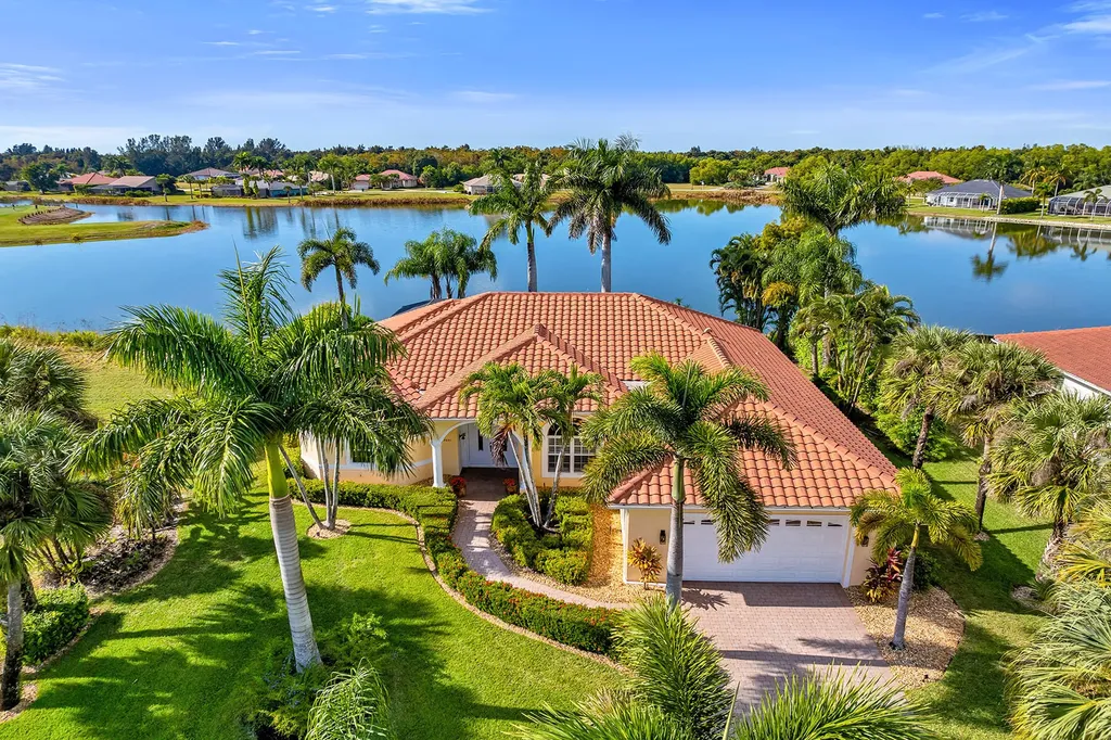 18031 Royal Tree Parkway Naples FL 34114