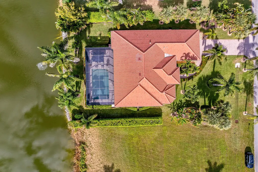 18031 Royal Tree Parkway Naples FL 34114