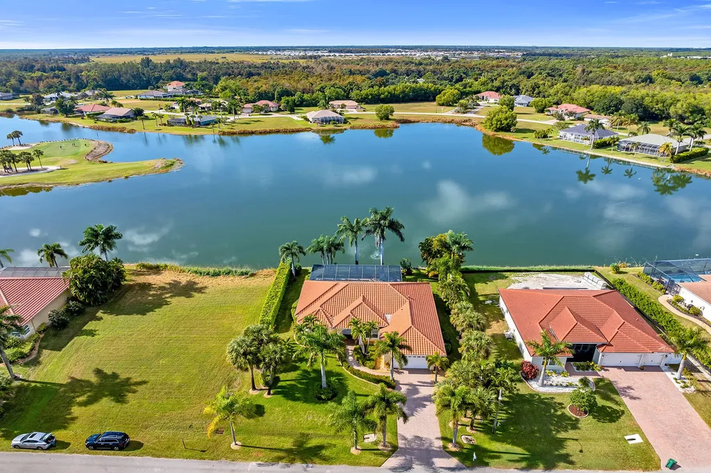 18031 Royal Tree Parkway Naples FL 34114