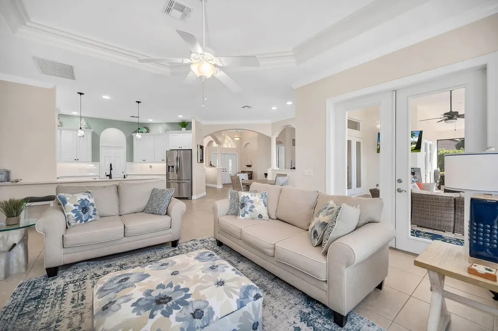 18031 Royal Tree Parkway Naples FL 34114