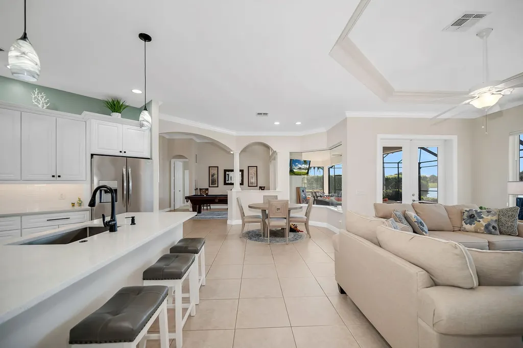 18031 Royal Tree Parkway Naples FL 34114