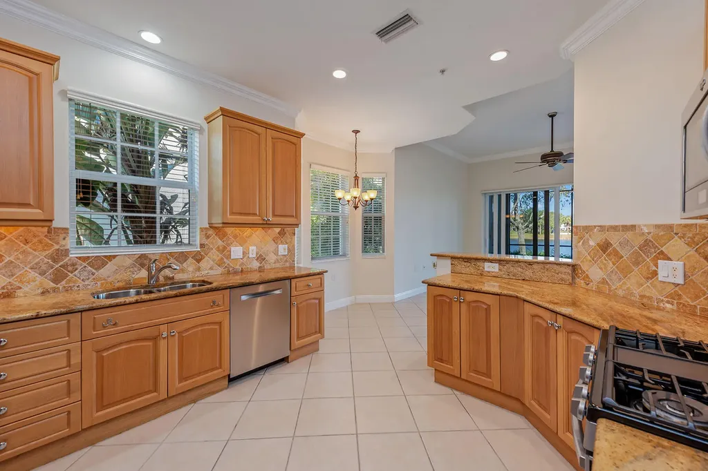 9235 Tesoro Lane Naples FL 34114