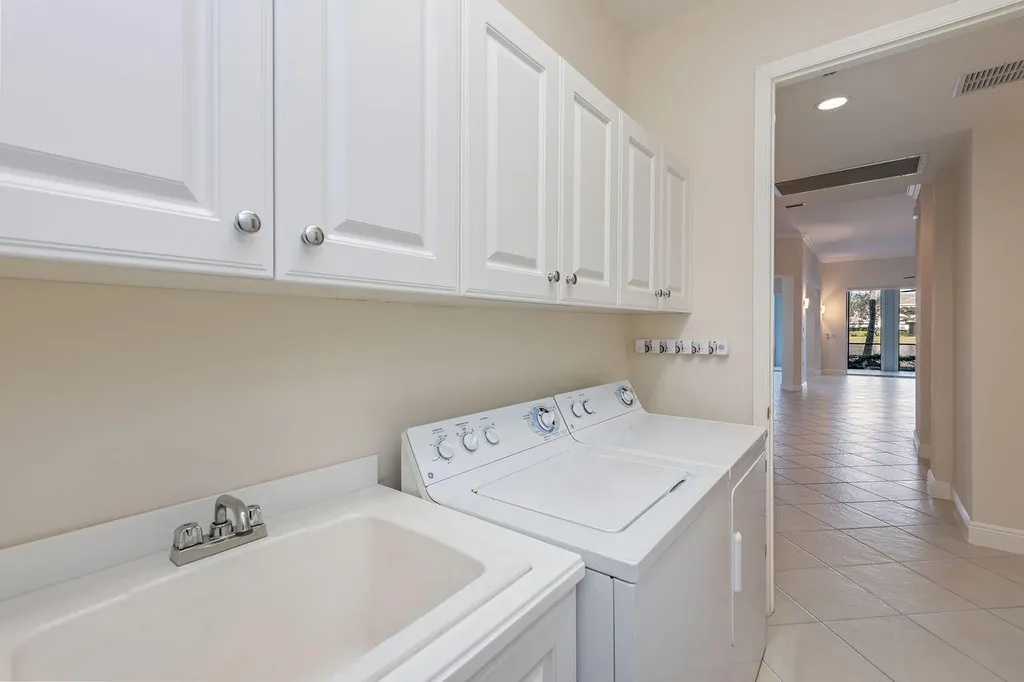 9235 Tesoro Lane Naples FL 34114