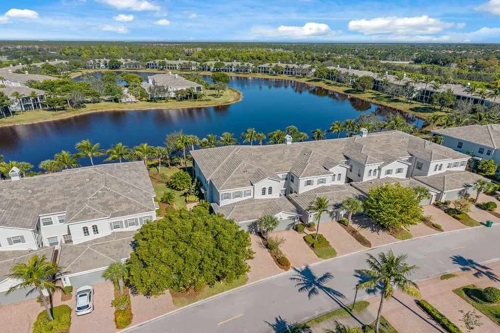 9235 Tesoro Lane Naples FL 34114