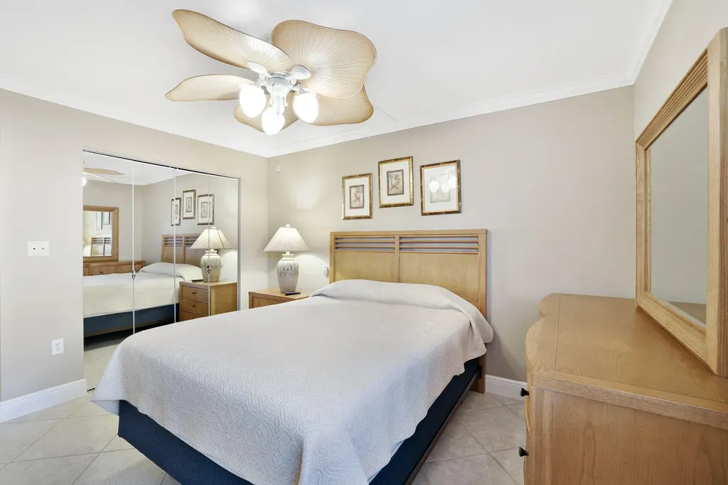 1528 Mainsail Naples FL 34114