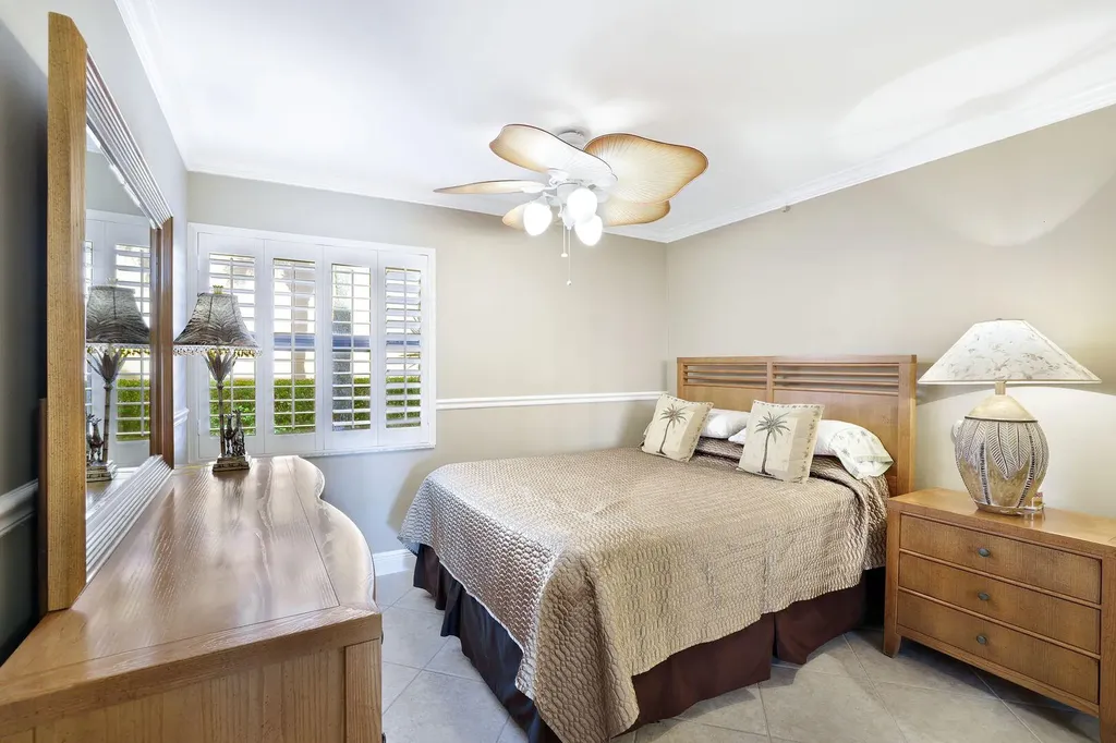 1528 Mainsail Naples FL 34114