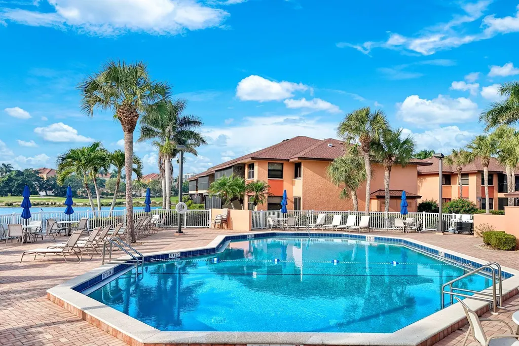 1528 Mainsail Naples FL 34114