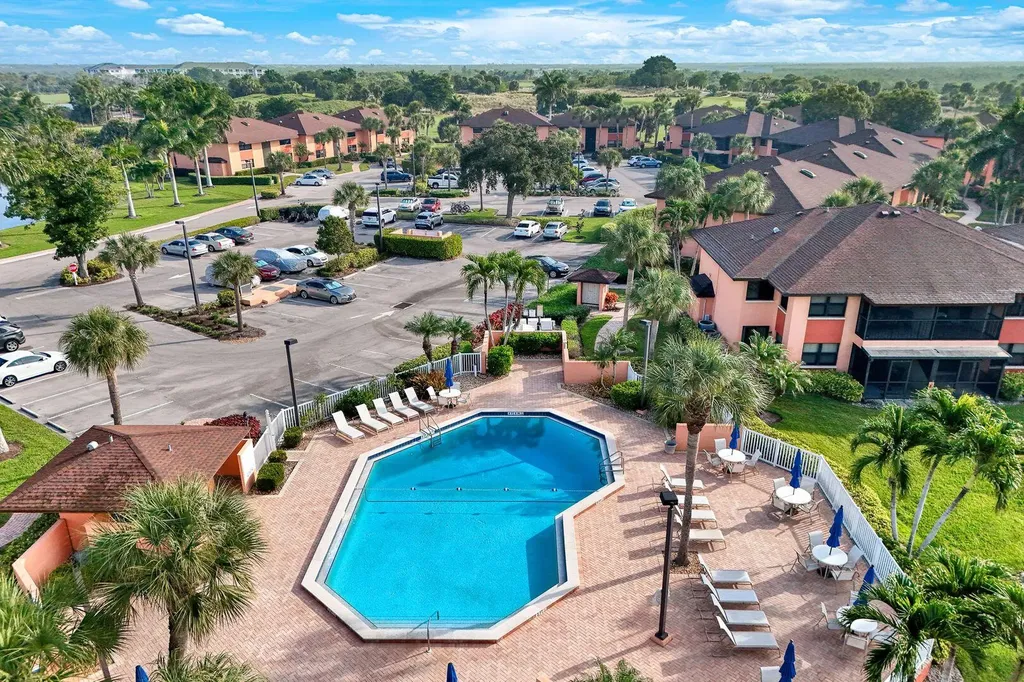 1528 Mainsail Naples FL 34114