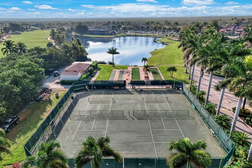 1528 Mainsail Naples FL 34114