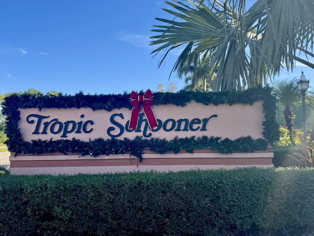 1528 Mainsail Naples FL 34114