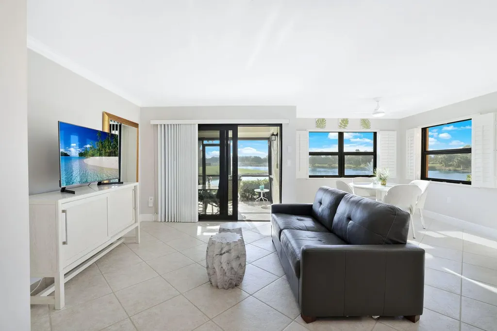 1528 Mainsail Naples FL 34114