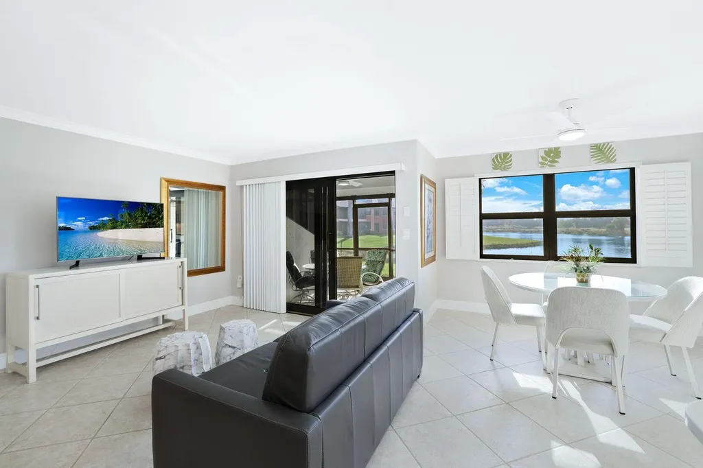 1528 Mainsail Naples FL 34114