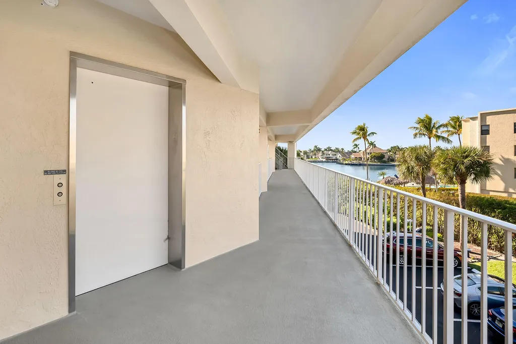 816 W Elkcam Circle Marco Island FL 34145