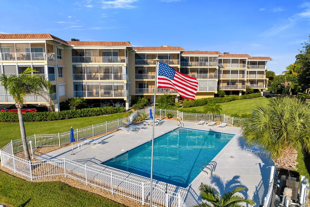 816 W Elkcam Circle Marco Island FL 34145