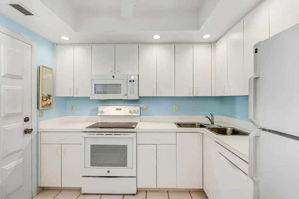 500 Saturn Marco Island FL 34145