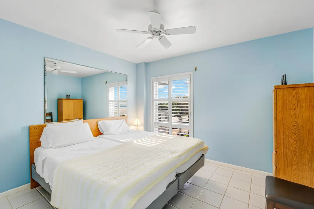 500 Saturn Marco Island FL 34145