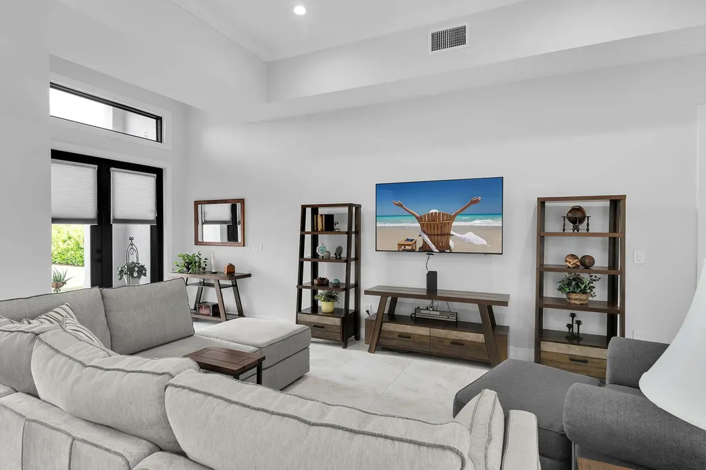 548 47th Avenue NE Naples FL 34120