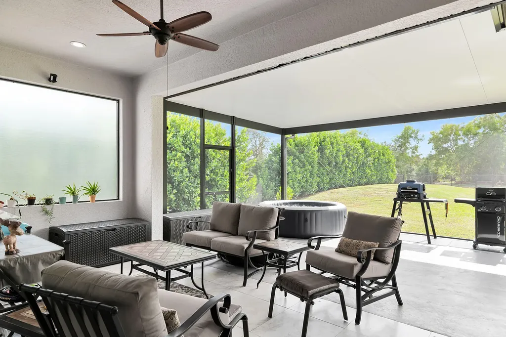 548 47th Avenue NE Naples FL 34120