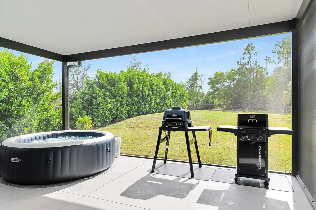 548 47th Avenue NE Naples FL 34120