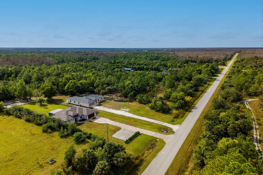 548 47th Avenue NE Naples FL 34120