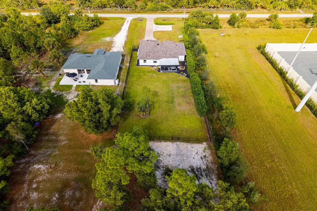 548 47th Avenue NE Naples FL 34120