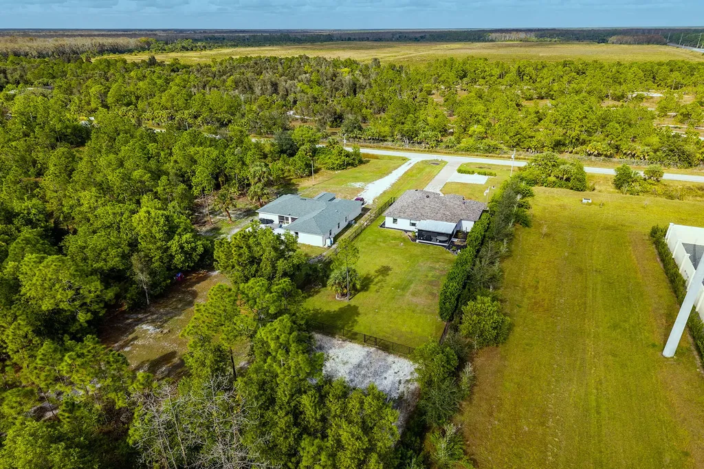 548 47th Avenue NE Naples FL 34120