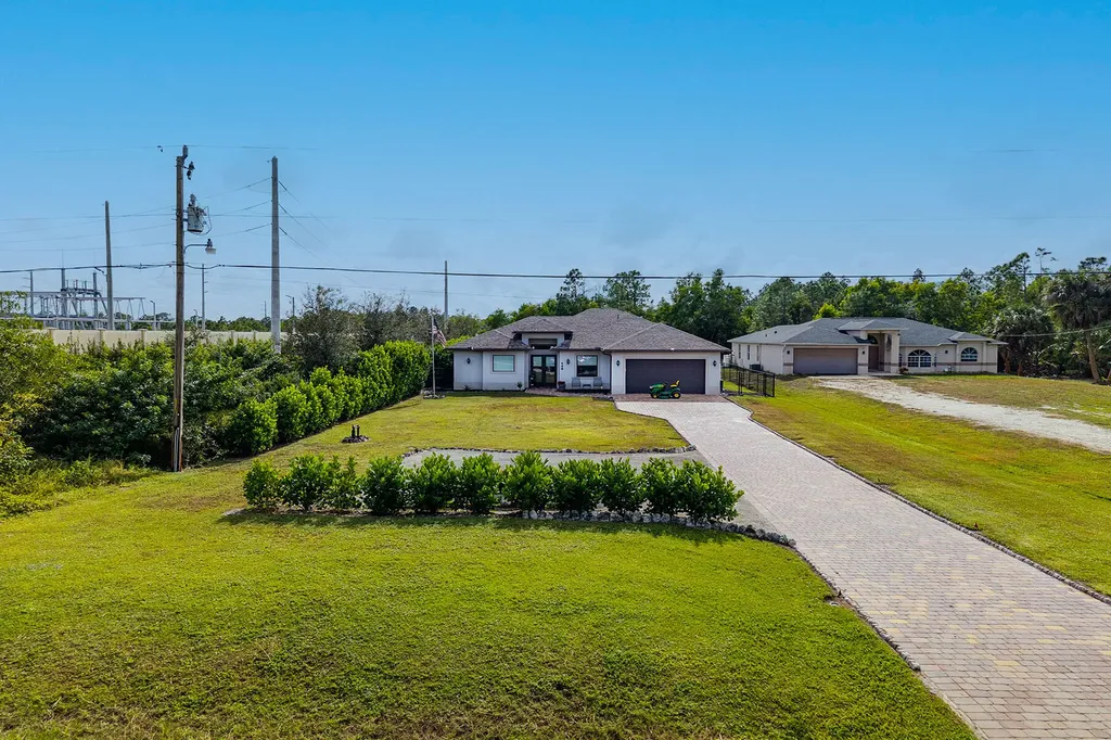 548 47th Avenue NE Naples FL 34120