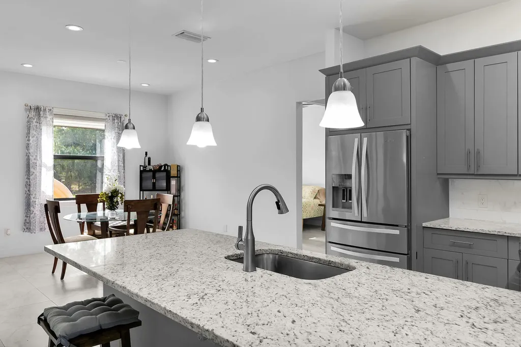 548 47th Avenue NE Naples FL 34120