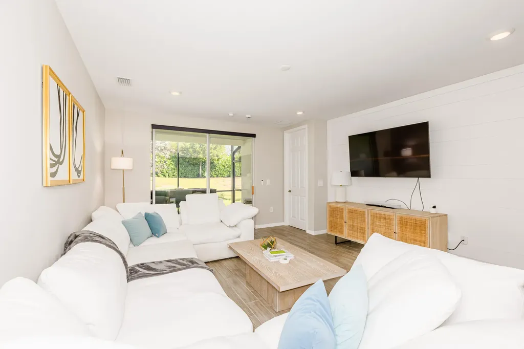 14567 Edgewater Circle Naples FL 34114