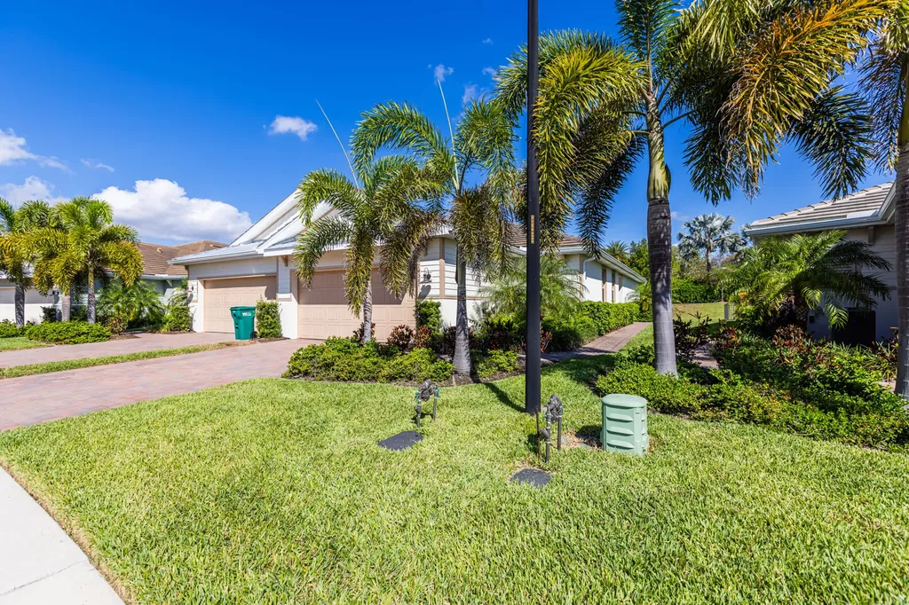 14567 Edgewater Circle Naples FL 34114
