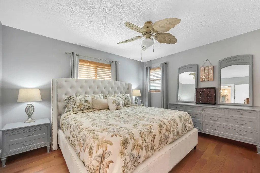 1155 Sandpiper Street Naples FL 34102