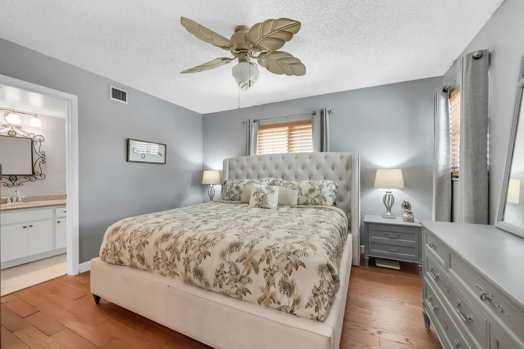 1155 Sandpiper Street Naples FL 34102