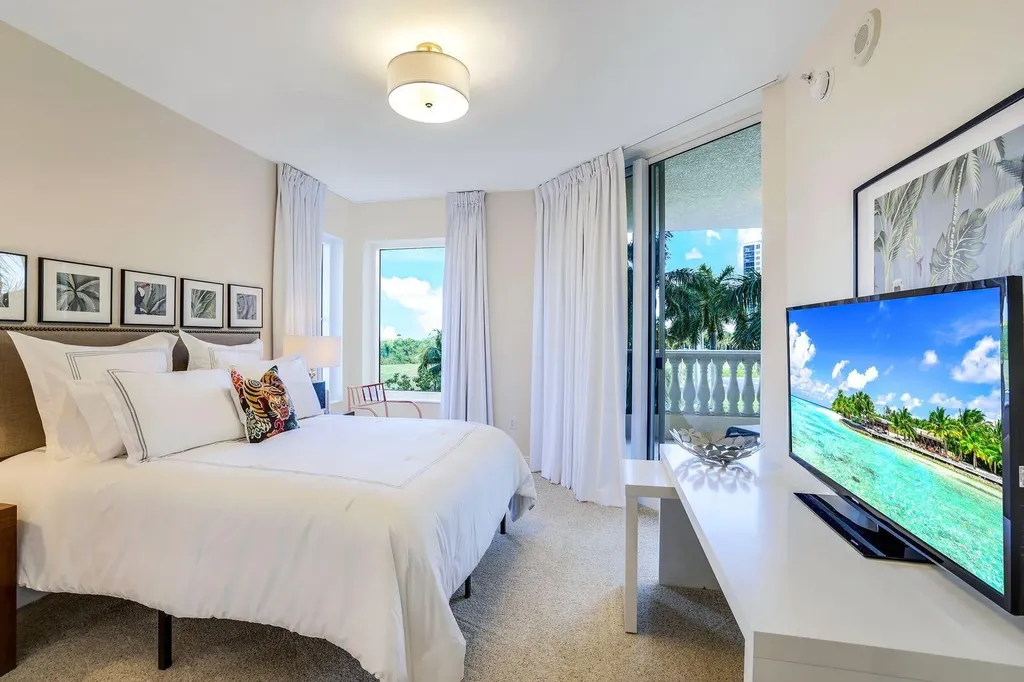 1050 Borghese Lane Naples FL 34114