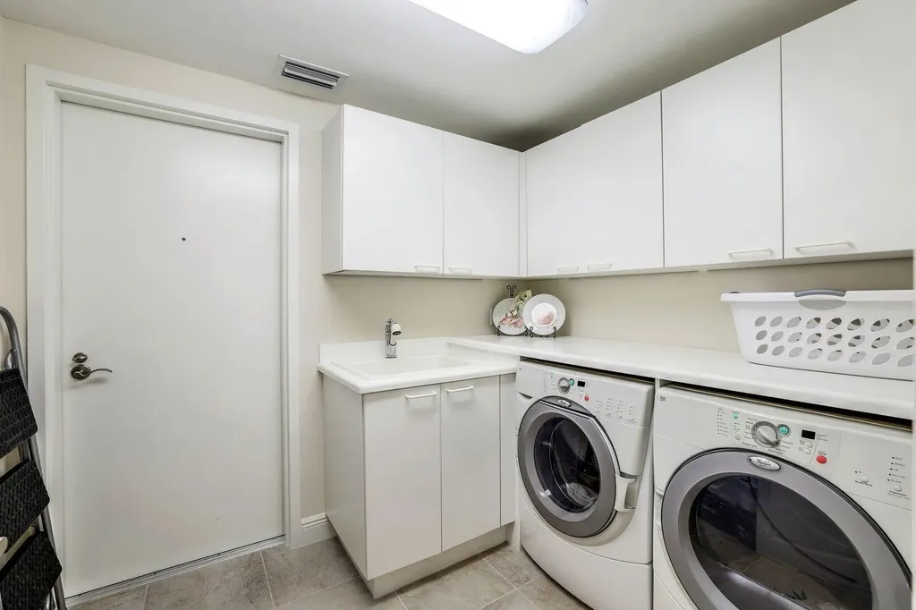 1050 Borghese Lane Naples FL 34114