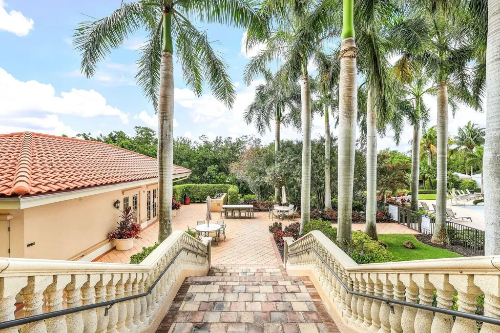 1050 Borghese Lane Naples FL 34114