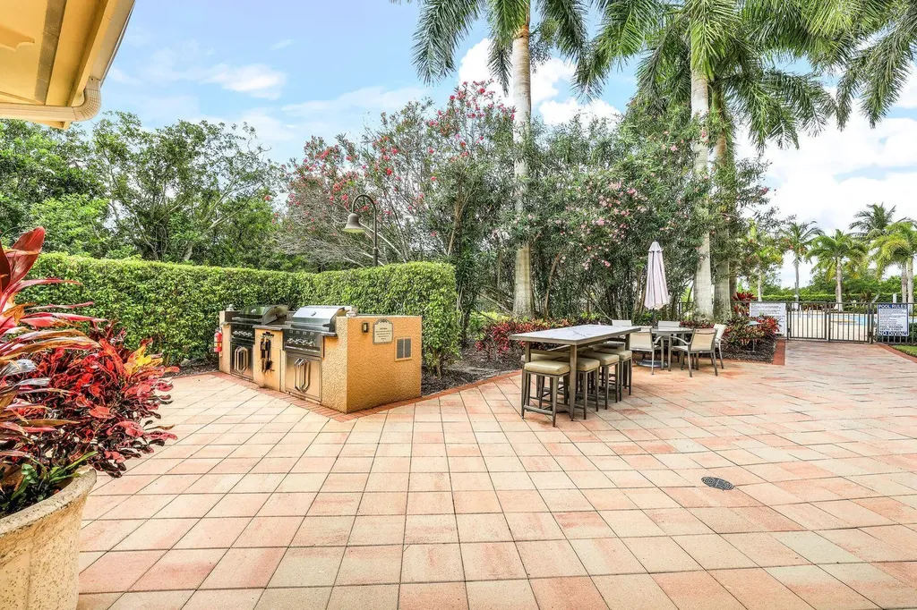1050 Borghese Lane Naples FL 34114