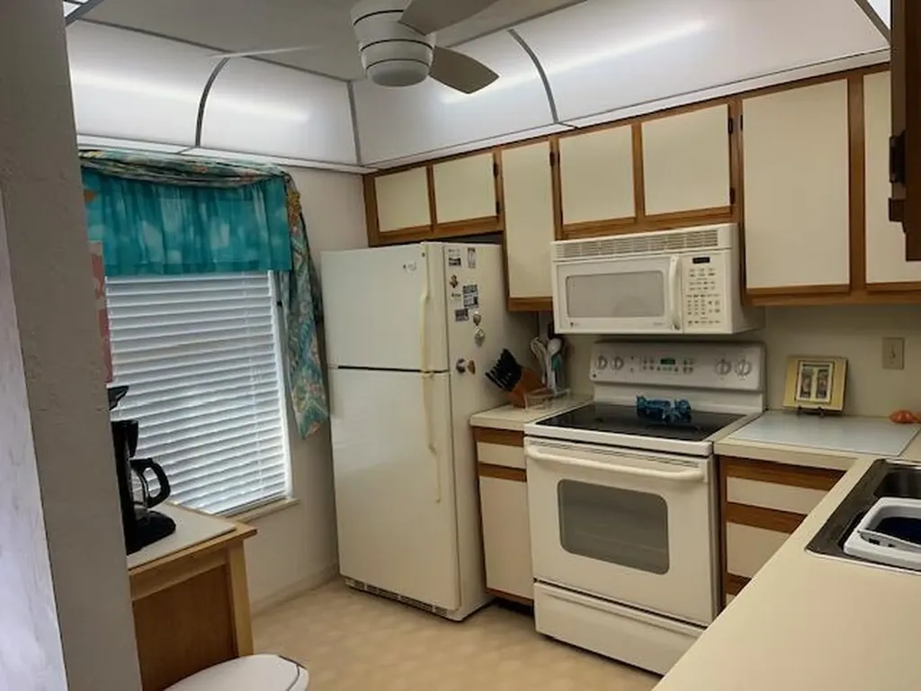 837 W Elkcam Marco Island FL 34145